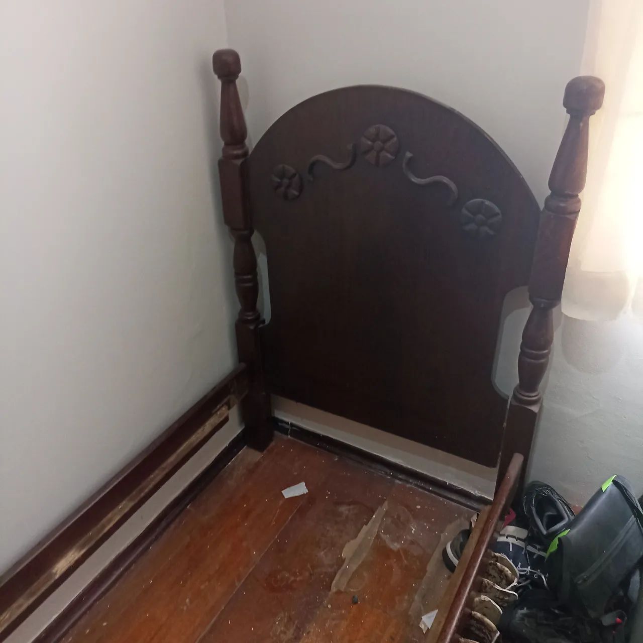 Cama de Solteiro em Madeira Maciça Sucupira - Resistente e Clássica