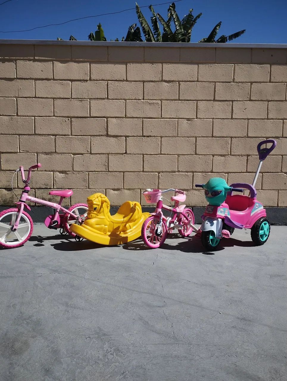 Vendo produtos infantis, 2 bicicleta sendo uma até 3anos e uma até 6 ,vilotron e cavalinho - Foto 2
