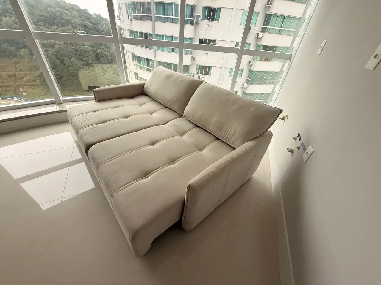 Sofá-Cama Retrátil - Linho Off White - Foto 4