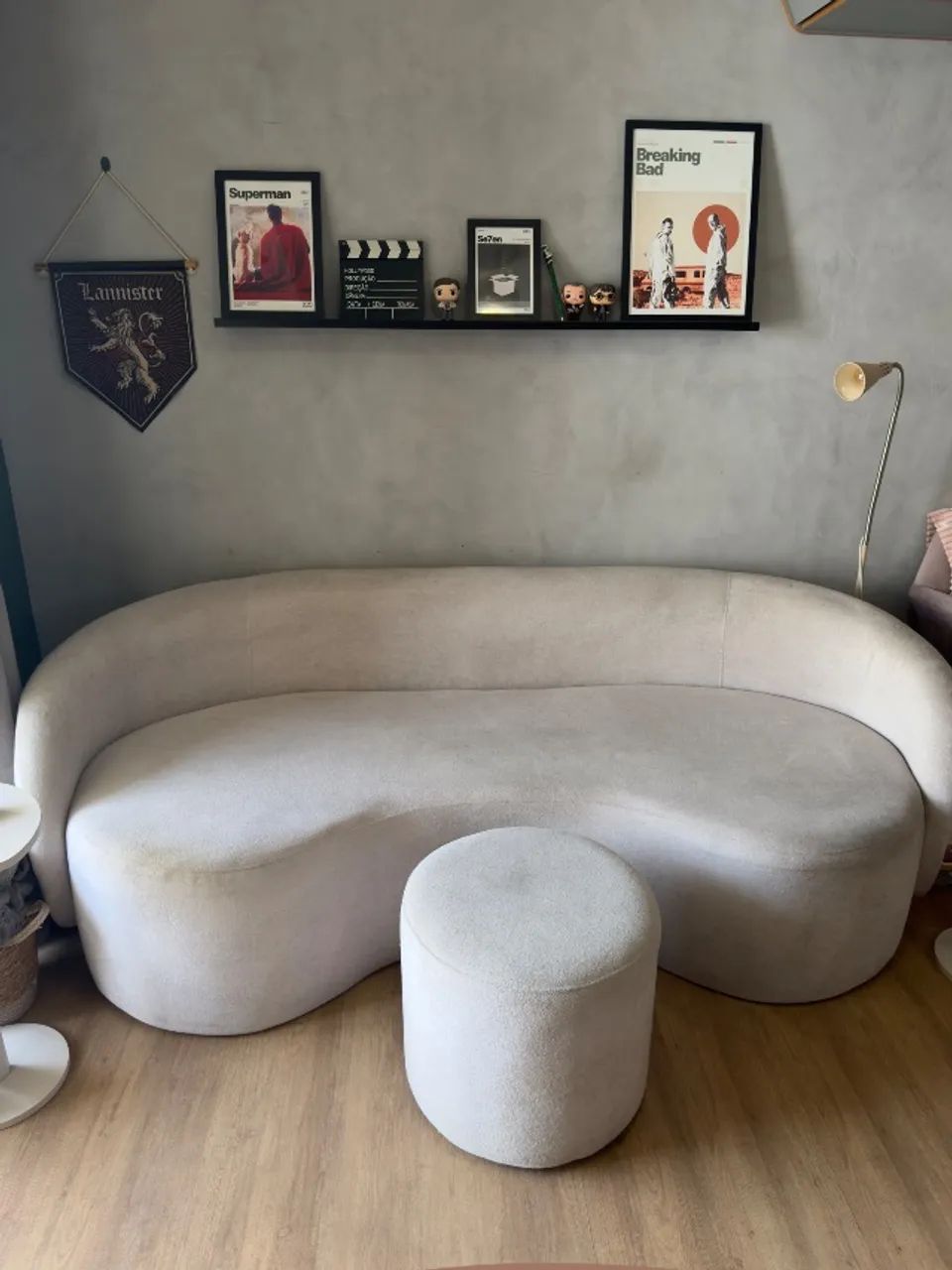 Sofá Orgânico Bouclê Off White com Puff