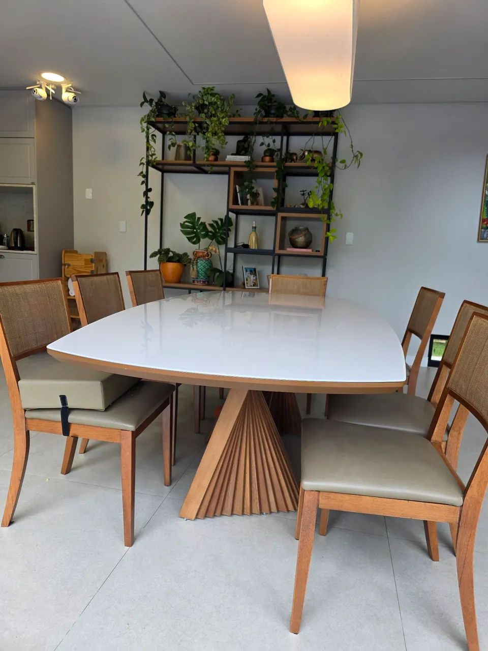 Mesa de jantar e cadeiras