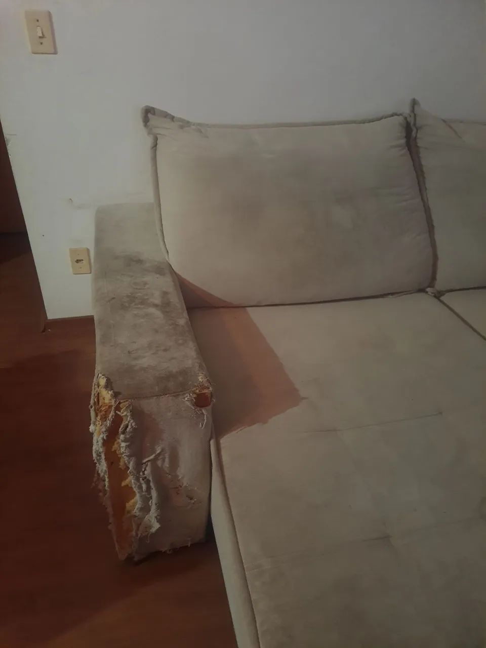 Doando sofá e guarda roupa de casal - Foto 5