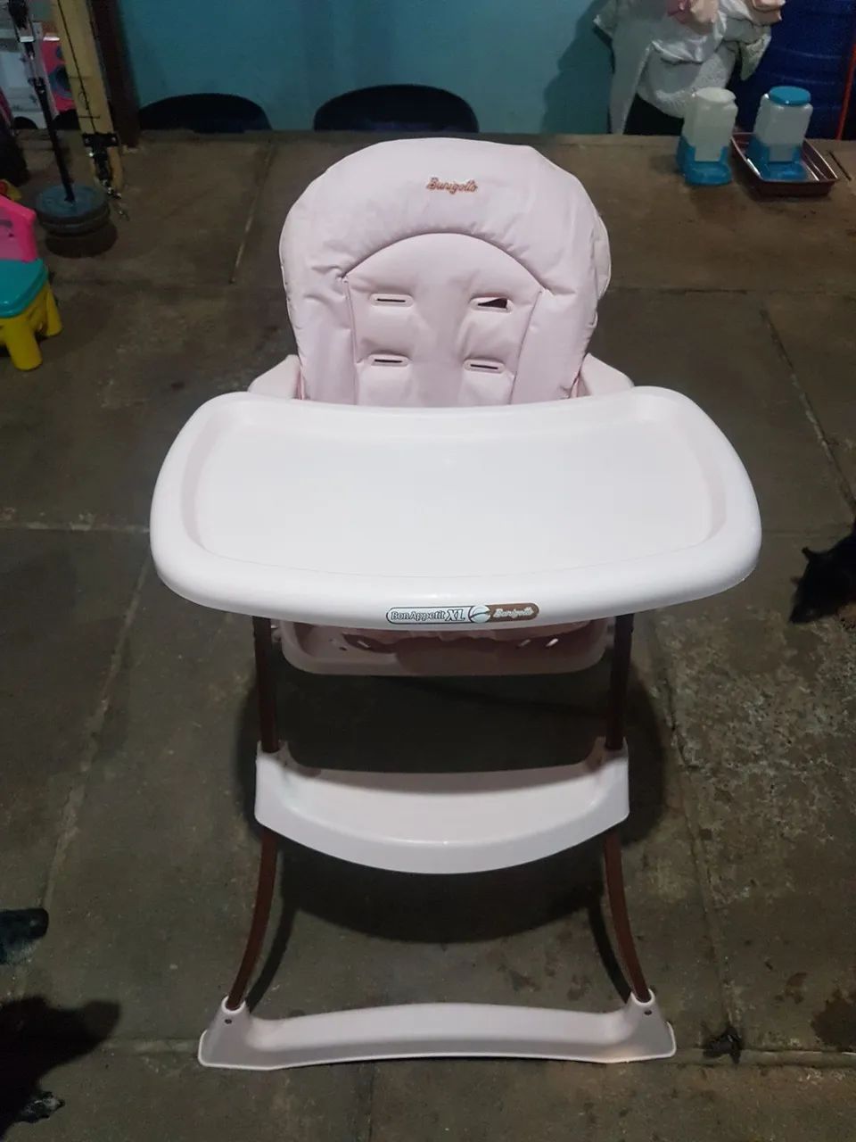 Cadeira de alimentação menina Galzerano cor rosa-claro suporta até 23kg