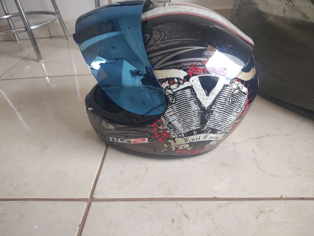 Capacete ls2 número 60 com vizeira camaleão  - Foto 3