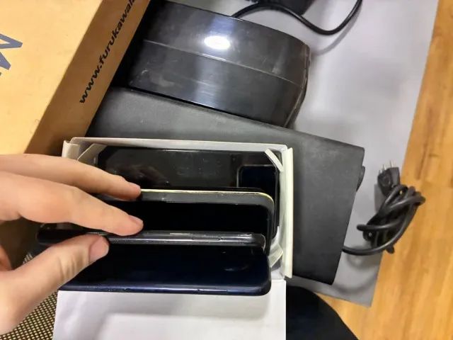 LOTE DE EQUIPAMENTOS DE INFORMATICA (PCs, fontes, 4 celulares quebrados, starlink etc; - Foto 3