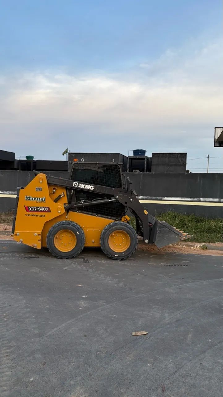Locação de mini máquinas de terraplenagem mini escavadeira carregadeira  