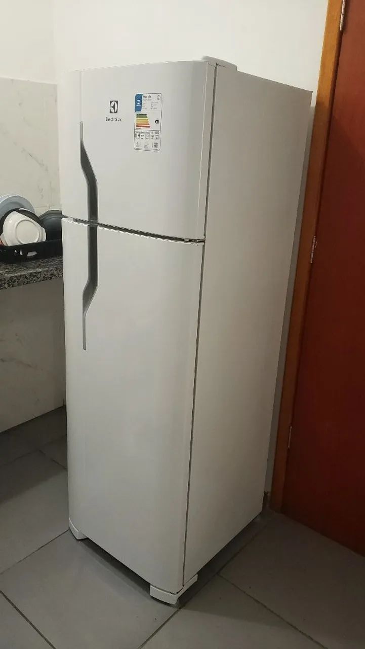 Geladeira Electrolux 260L MUITO NOVA - Foto 2