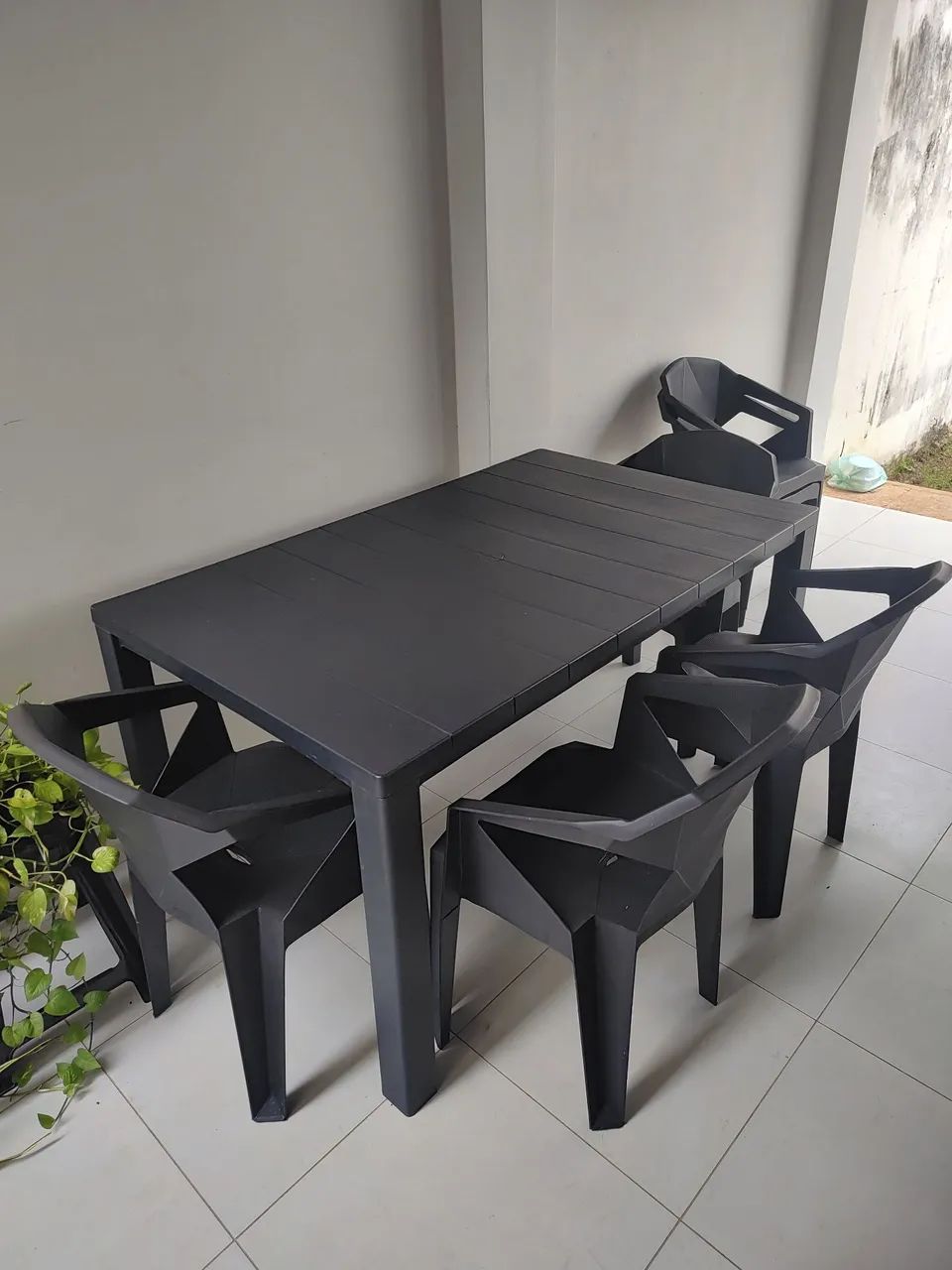 Lindo Conjunto Mesa e 6 cadeiras 