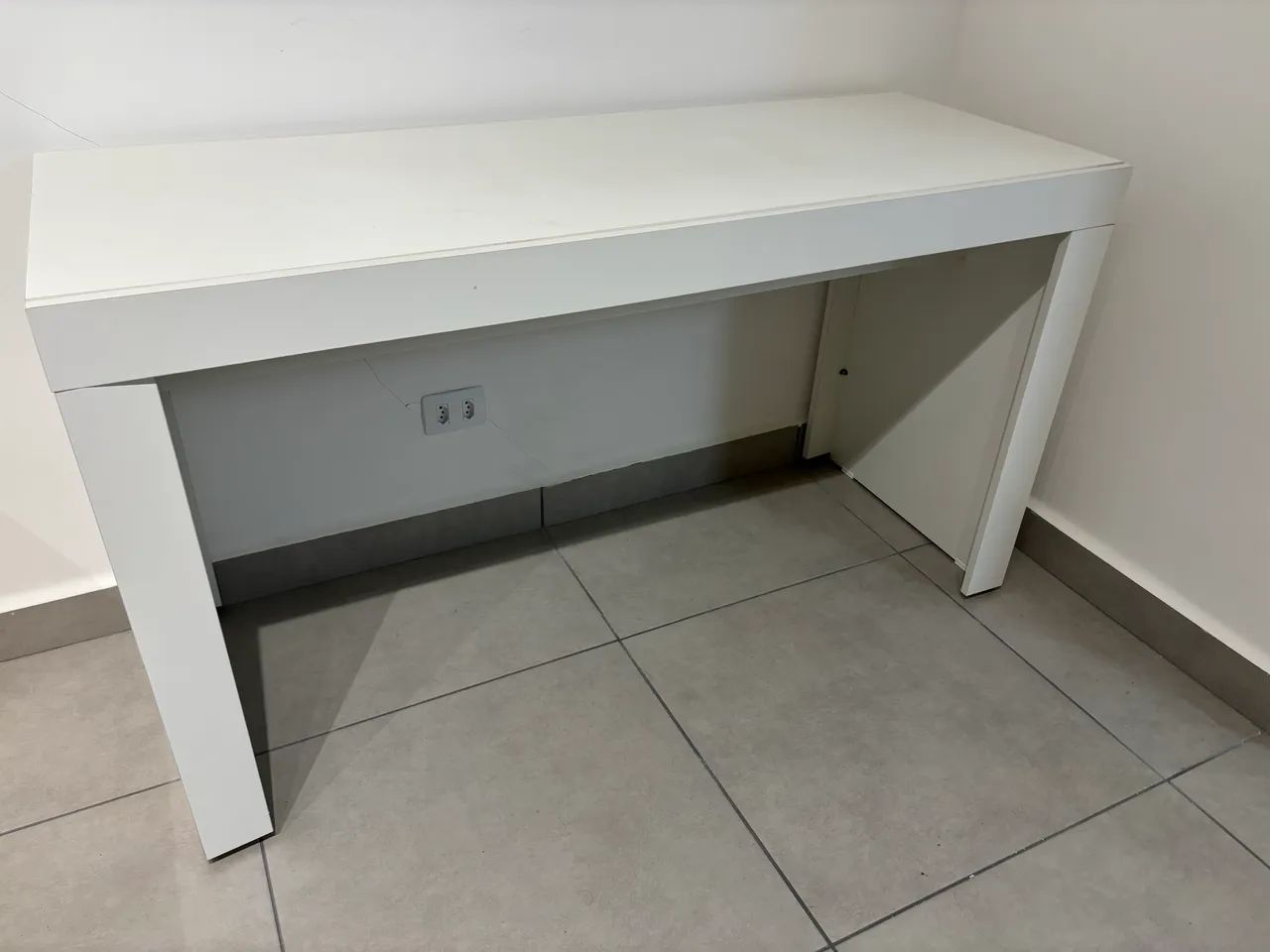 Mesa Branca Moderna em Excelente Estado- Escritório ou Home Office 