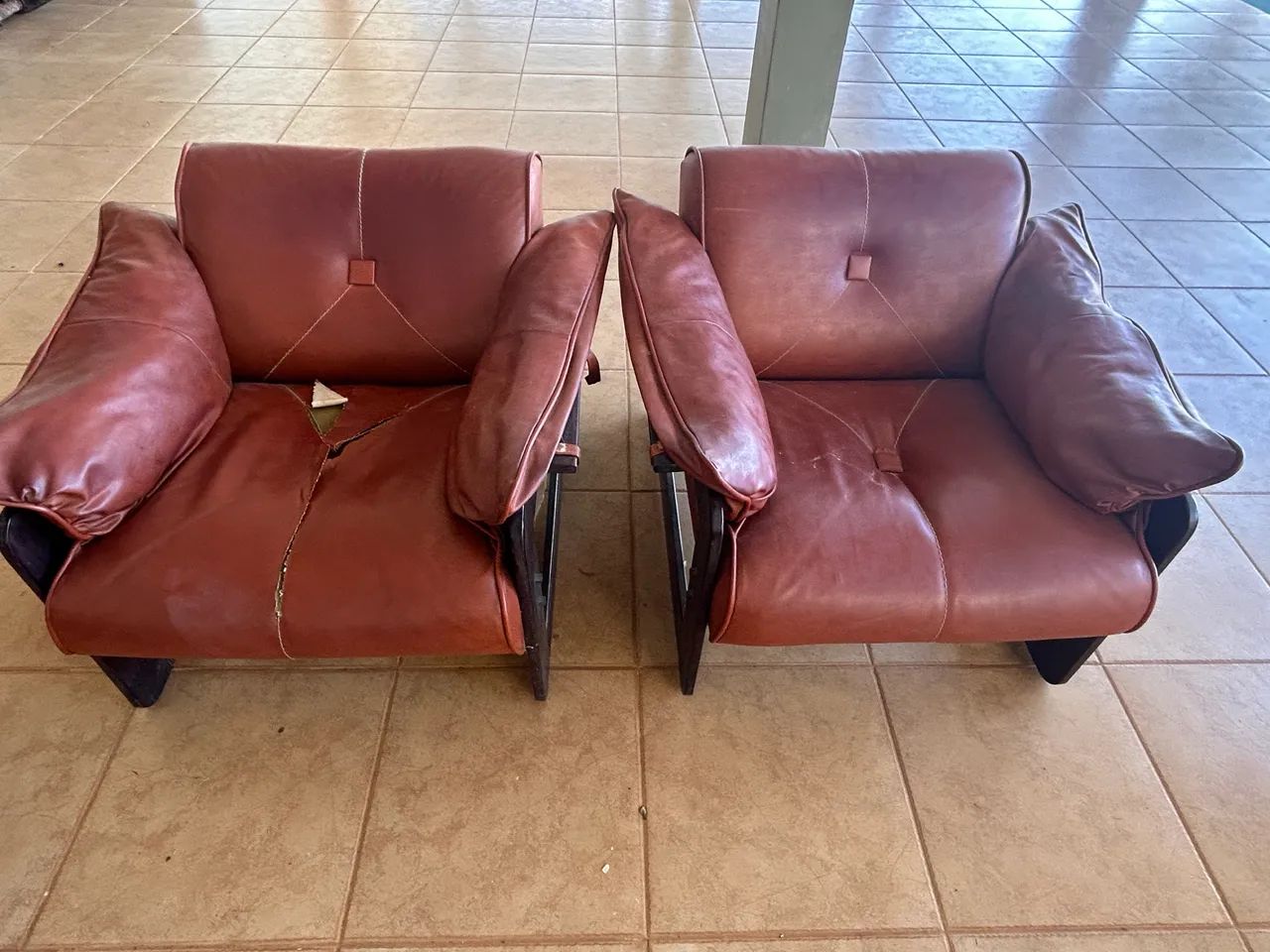Par de poltronas Lafer MP 185