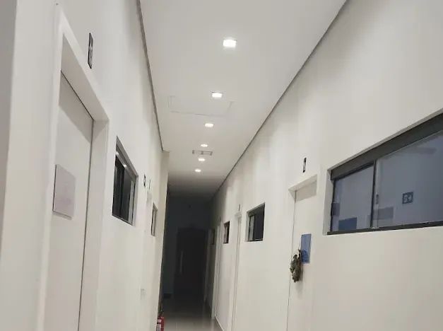 SALAS COMERCIAIS, VALORES DIFERENTES, VAZIA E MOBILIADA, EM CIMA RESTAURANTE AVENIDA, CIDA - Foto 2
