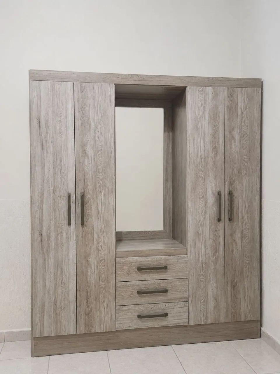 Guarda roupa 4 portas 