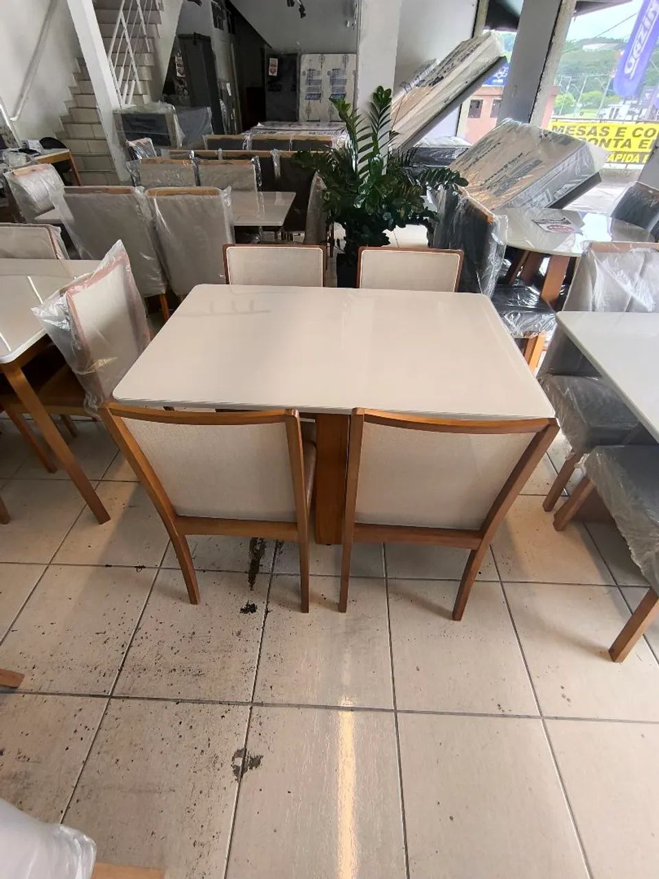 MESA DE JANTAR+4 CADEIRAS BELÍSSIMAS - Foto 2