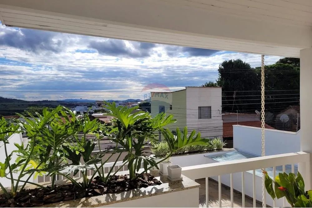 Casa Quatro Quartos com Piscina no Centro de Lavras - Foto 3