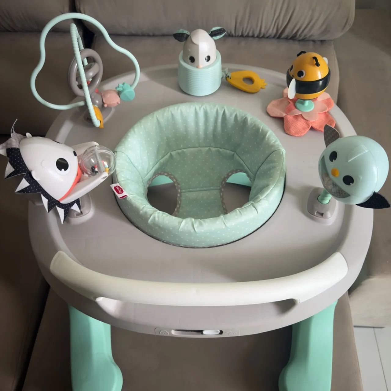 Andador Tiny Love com ajuste de altura e amortecedores. - Foto 4