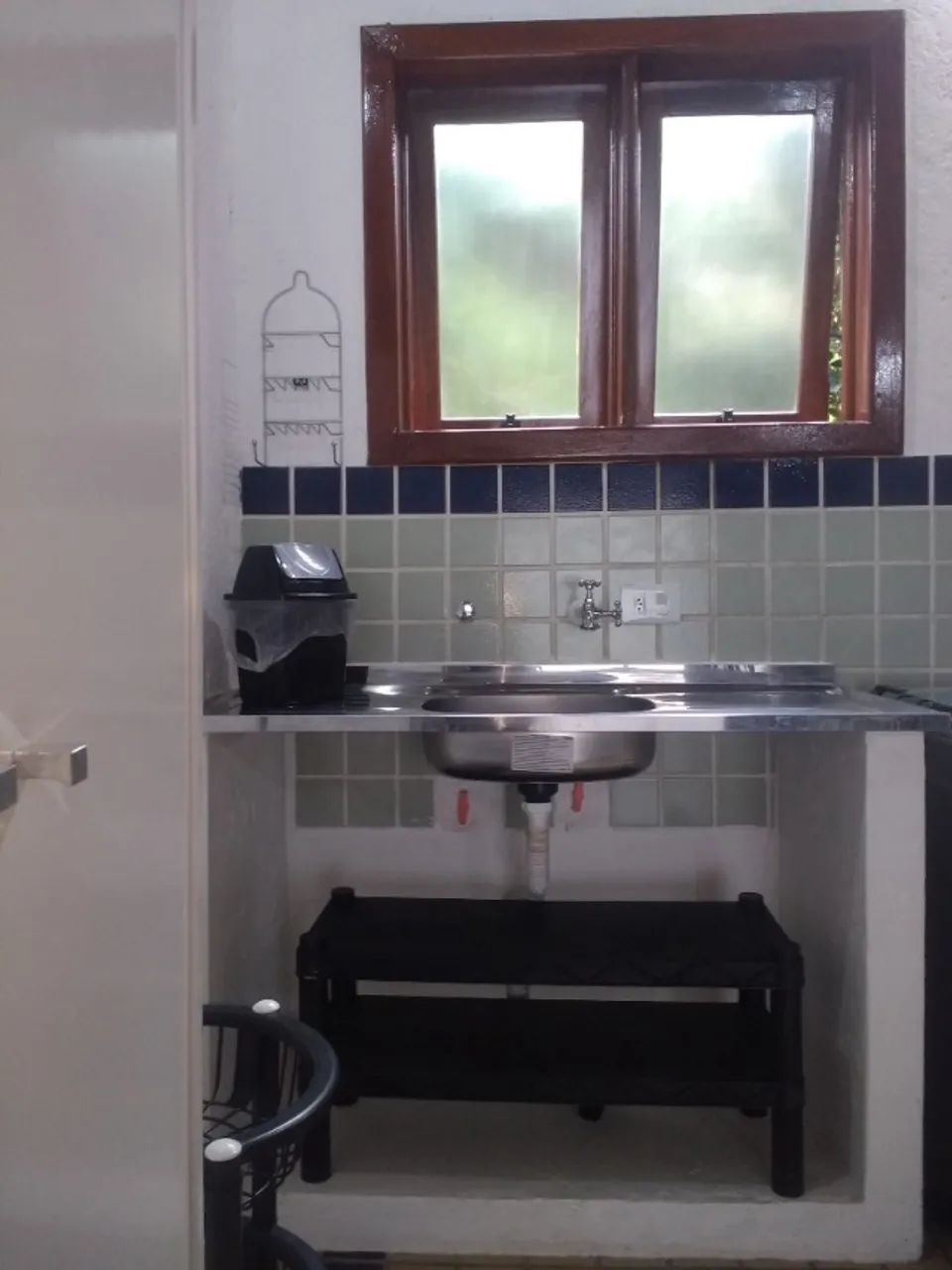 KITNET ANUAL  PRAIA SANTINHO -  Mobiliada; Iluminada; Ventilada;  Varanda   e   Estacionam - Foto 4