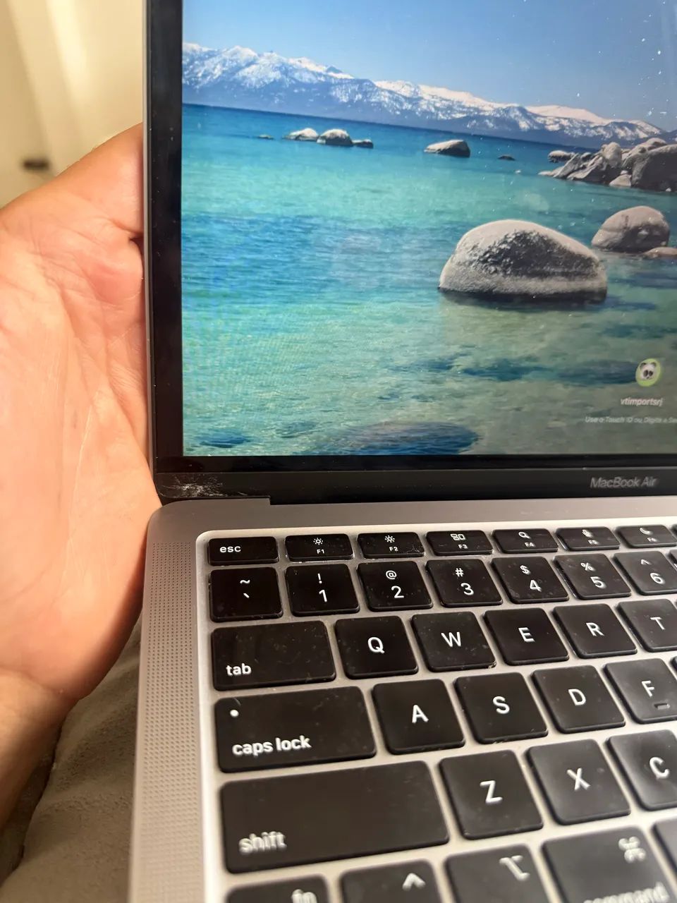 MacBook Air m1 8gb/256gb detalhe na moldura - Notebooks