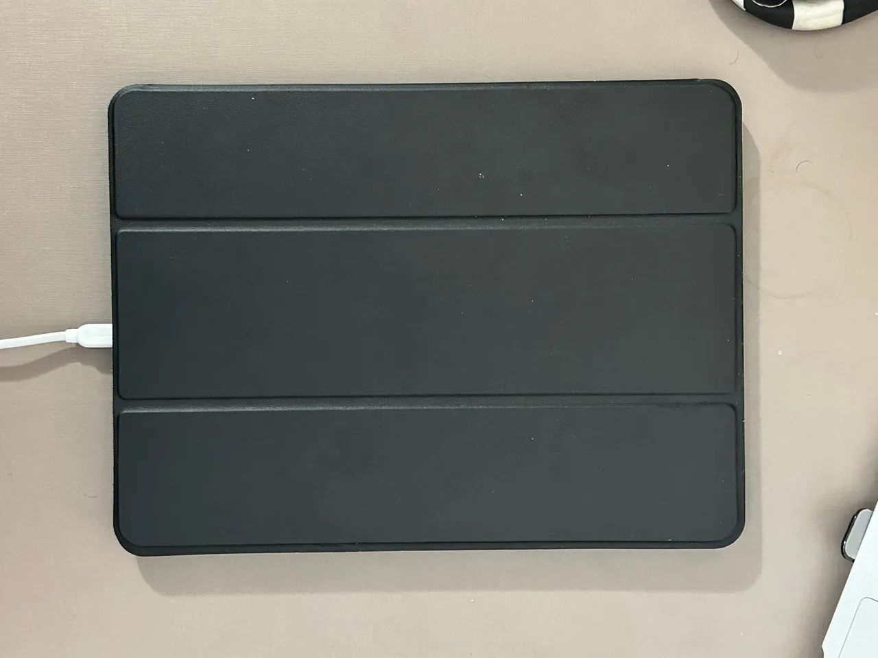 iPad 8ª Geração 32GB - Impecável + Capa Preta + Caneta Goojodoq - Foto 3