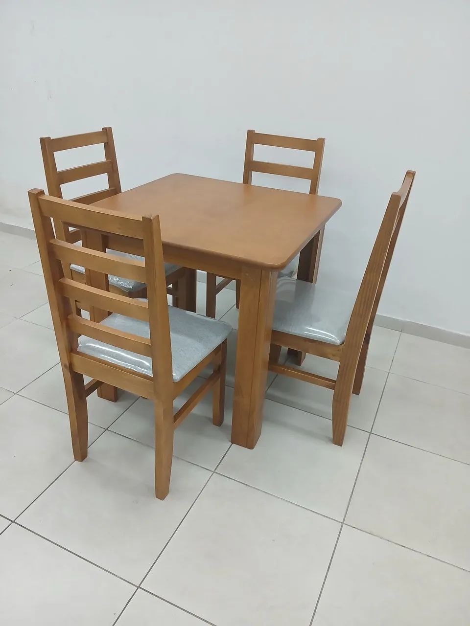 Conjunto Mesa com 4 cadeiras - Foto 4