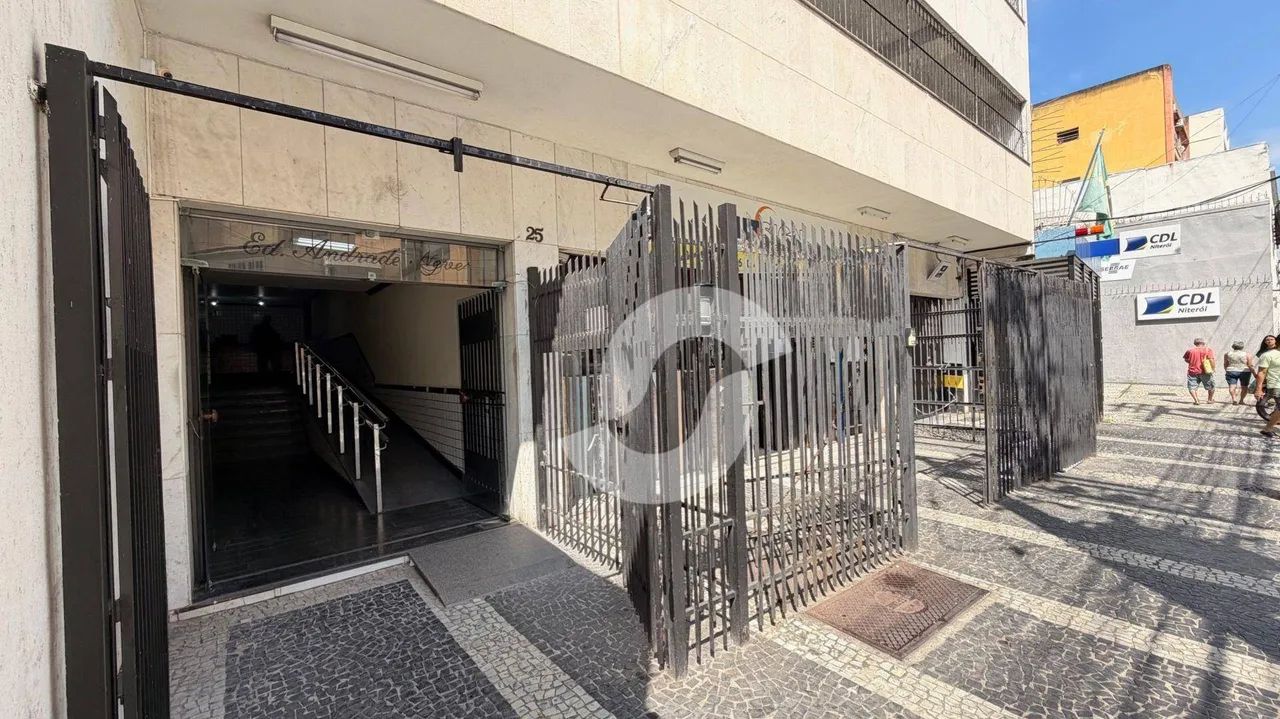 Ampla sala com 2 vagas no Centro - Foto 2