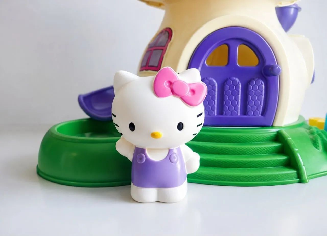 Boneca Hello Kitty + Casa Cogumelo da Hello Kitty  - Foto 2