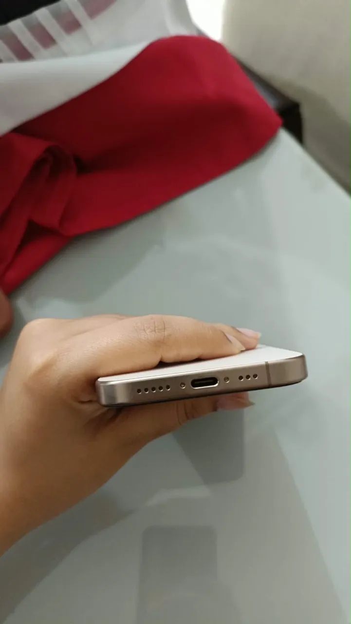 Iphone 16 PRO dourado - Foto 4