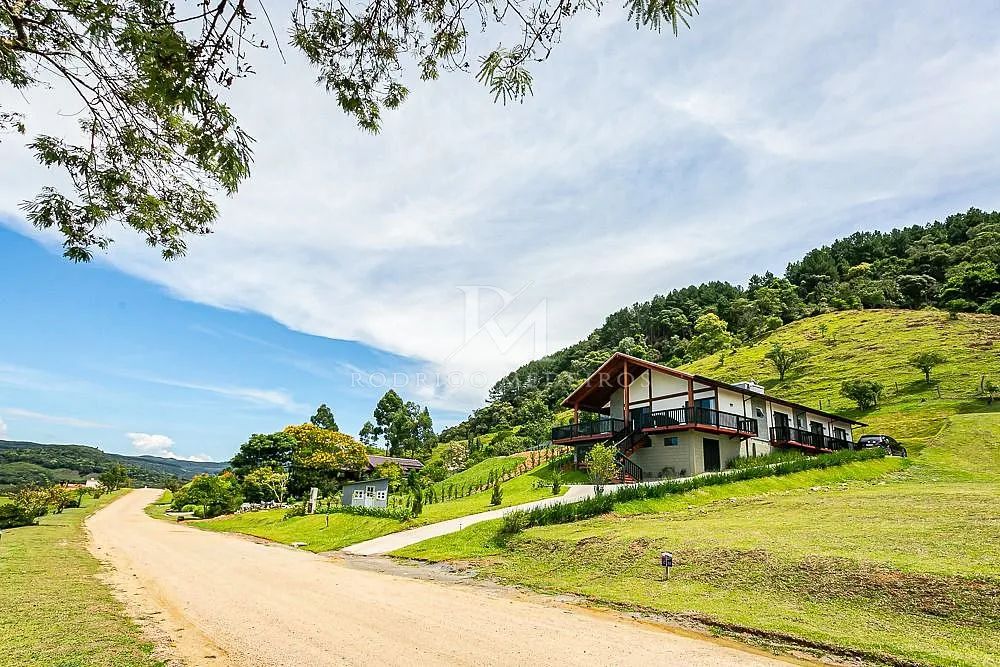 Casa de alto padrão com 4 dormitórios em Rancho Queimado - Foto 2