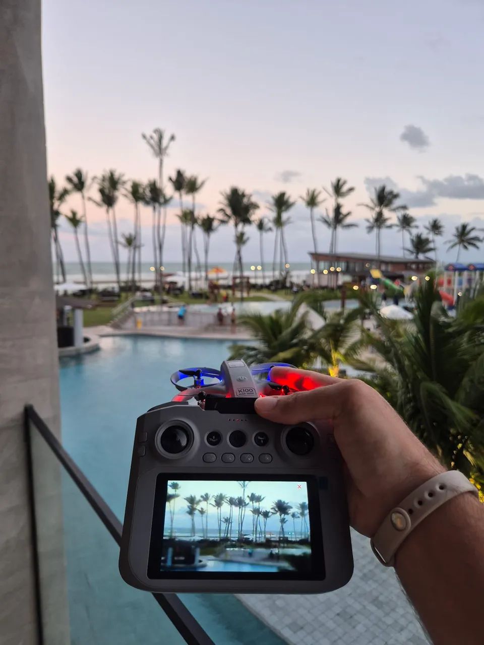 Drone K100 MAX HD Câmera Dupla + Controle com Tela - Foto 2