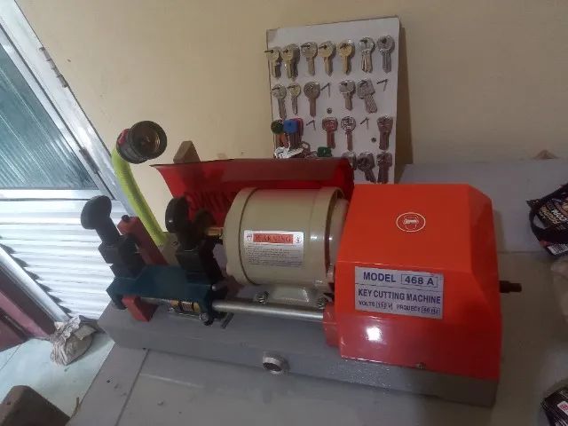Máquina de tirar cópia de chave com kit de Chaves - Foto 2