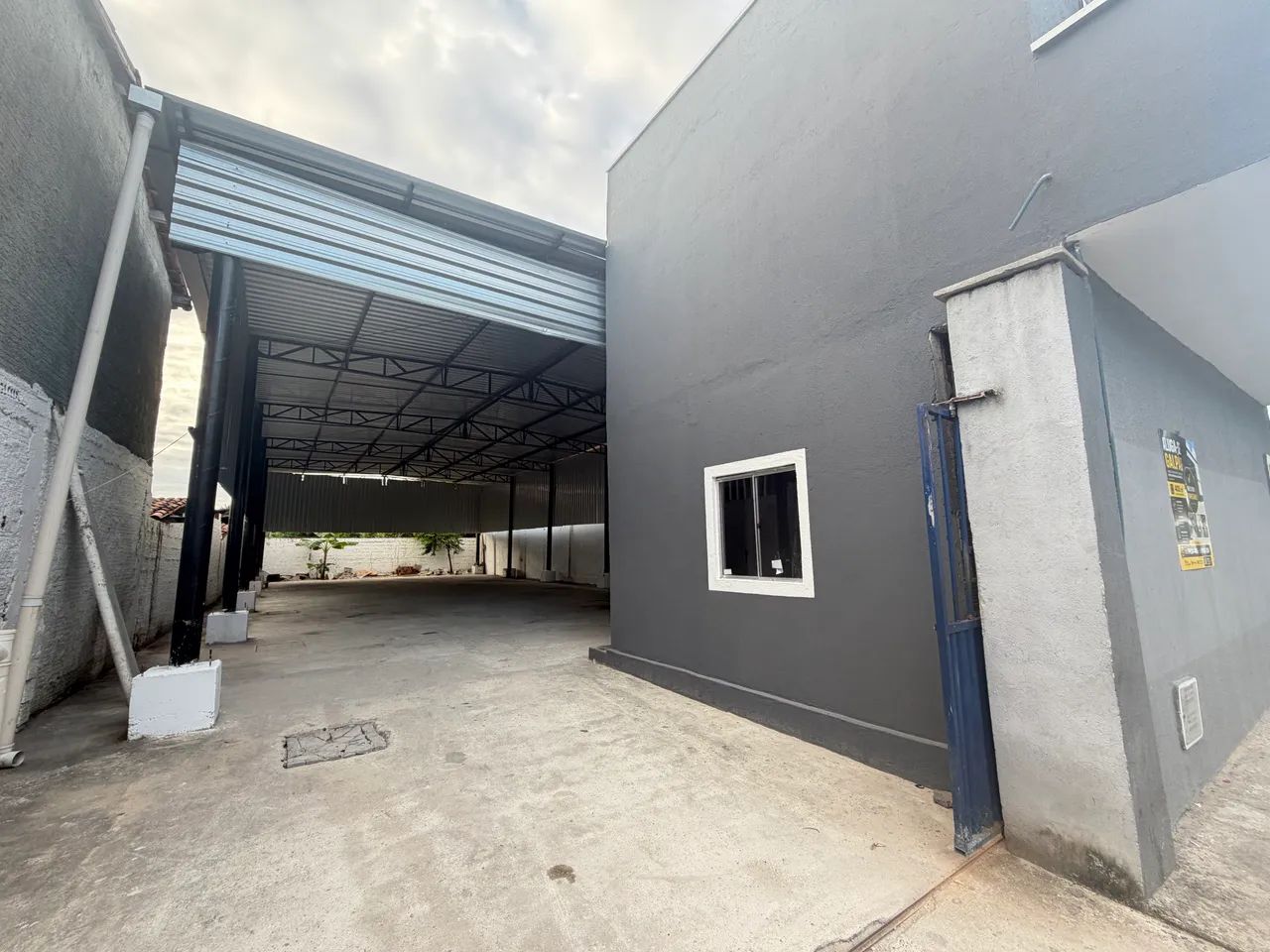 Aluga-se GALPÃO (400m2)