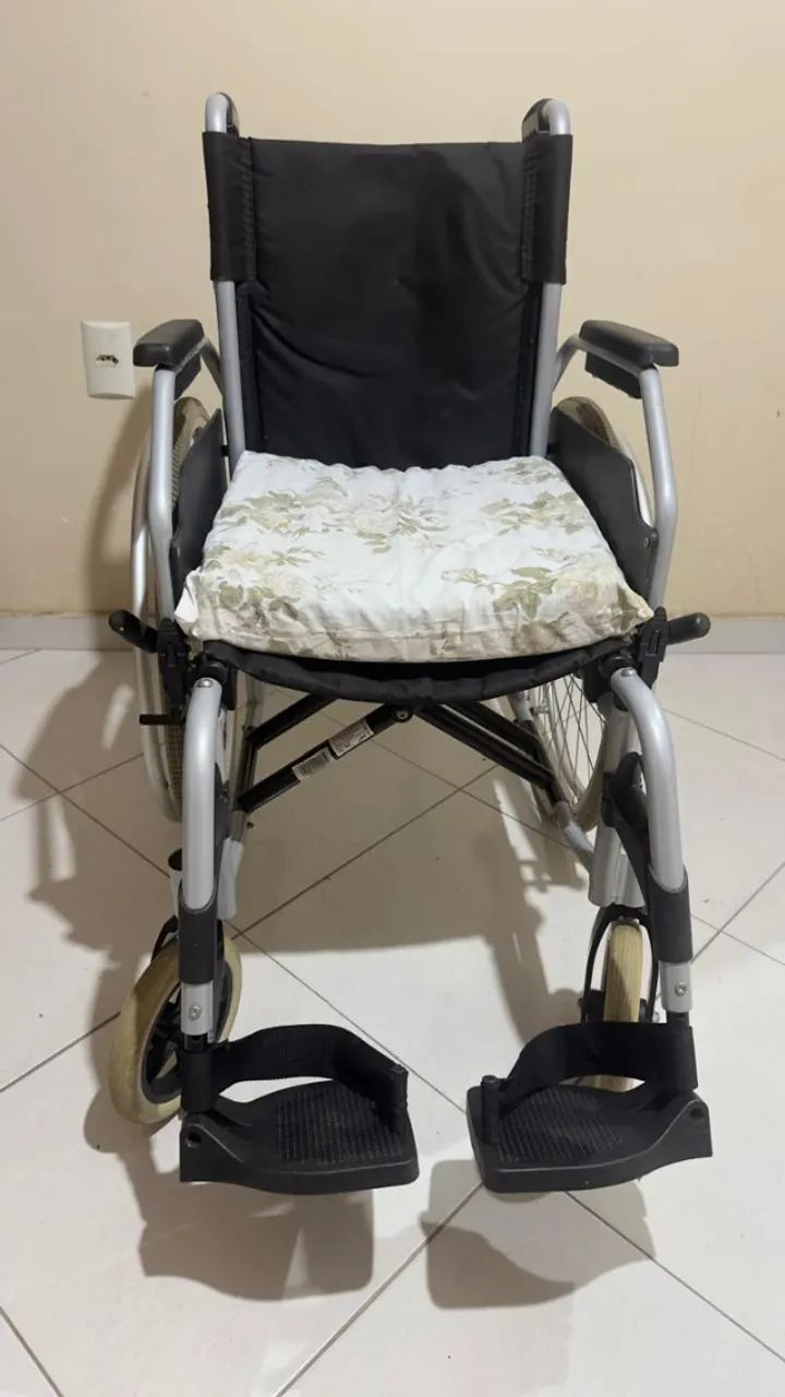 Cadeira de rodas de aço