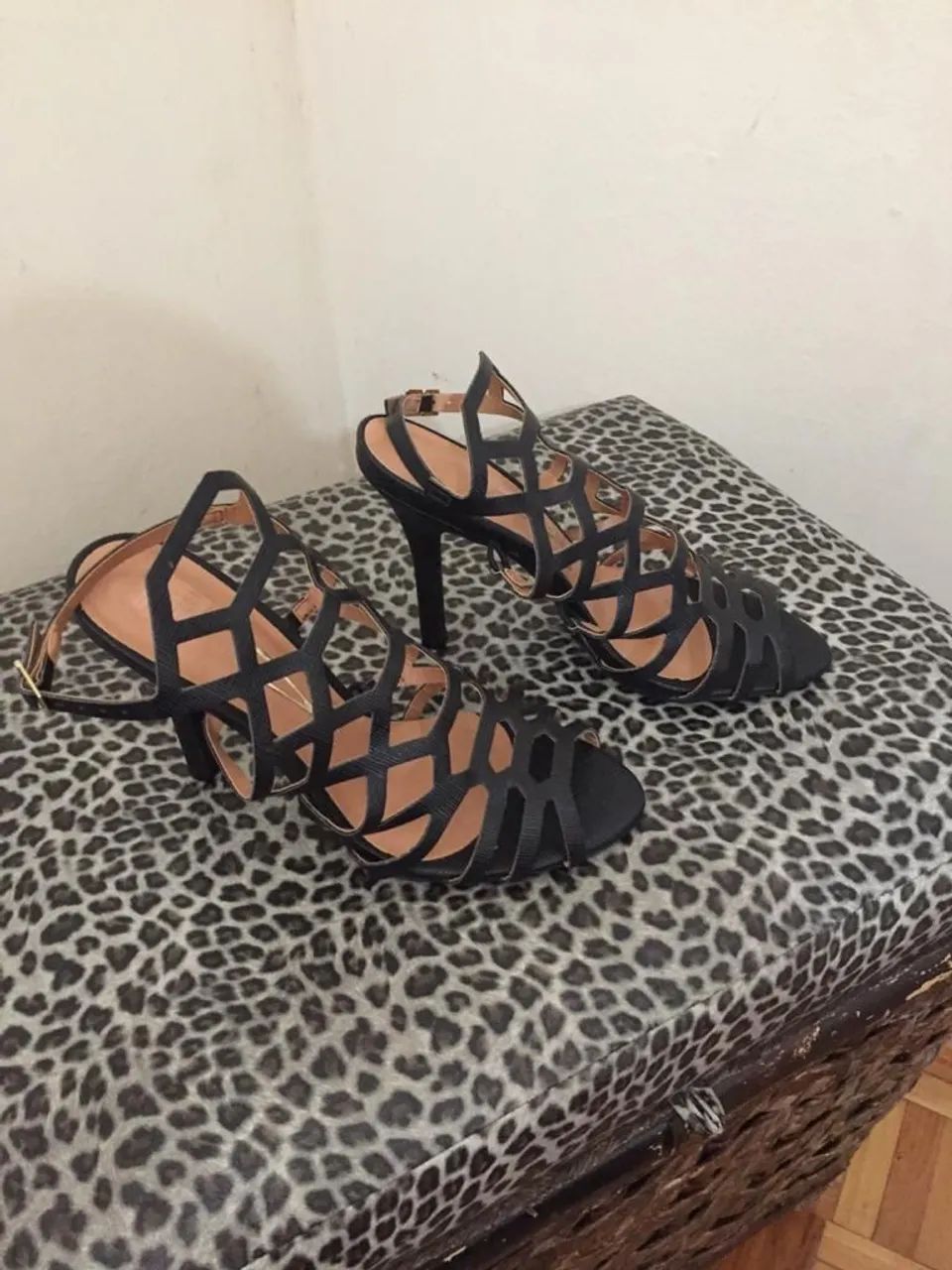 Vende-se sandália nunca usada  - Foto 3