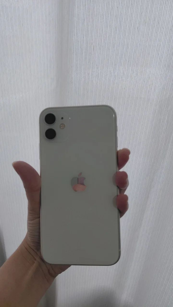 IPhone 11 64gb (tela trincada)
