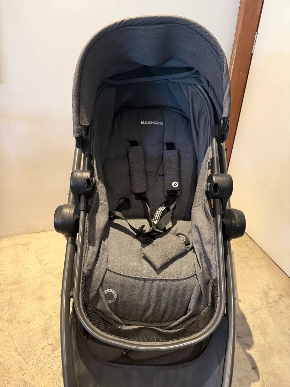 Carrinho Anna² Maxi Cosi com bebê conforto e base - Foto 3