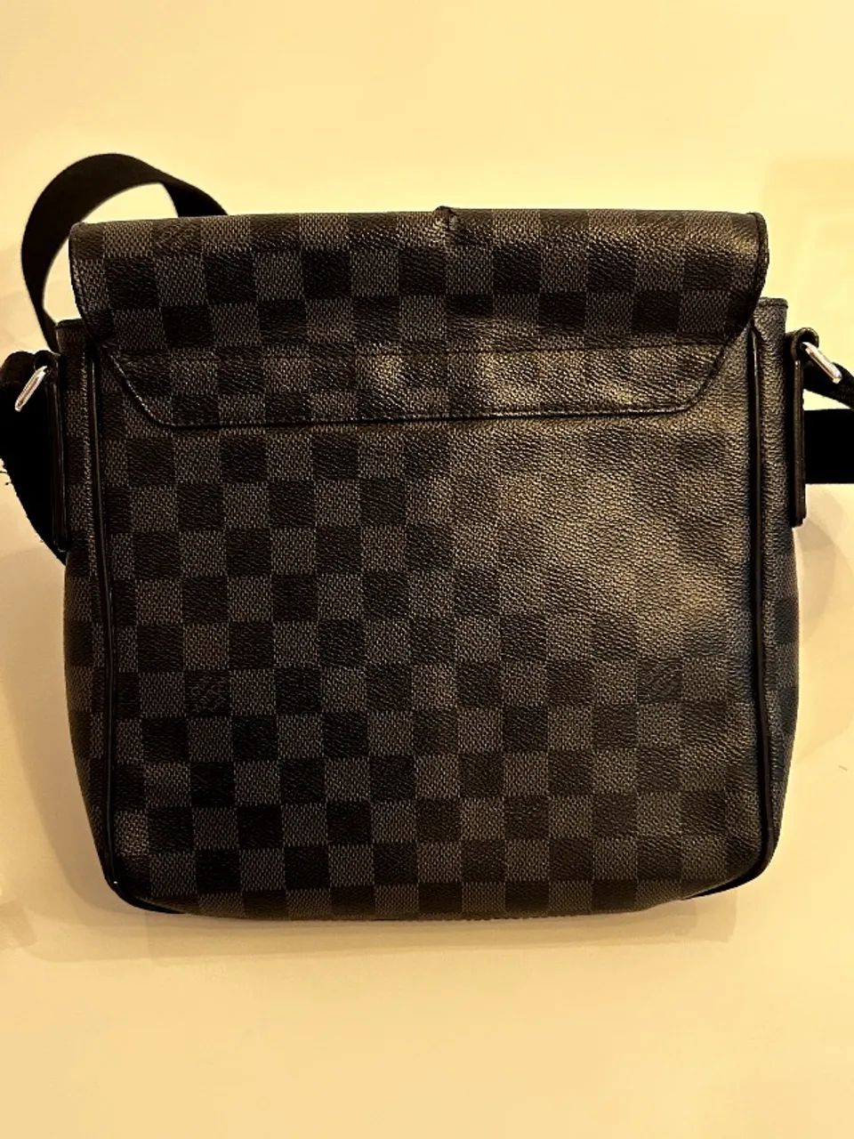Bolsa Carteiro Louis Vuitton District PM - Foto 4