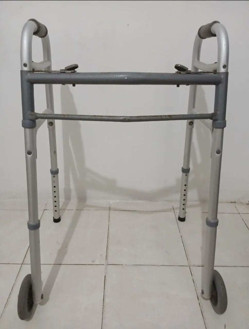 Vendo Andador Adulto  - Foto 2
