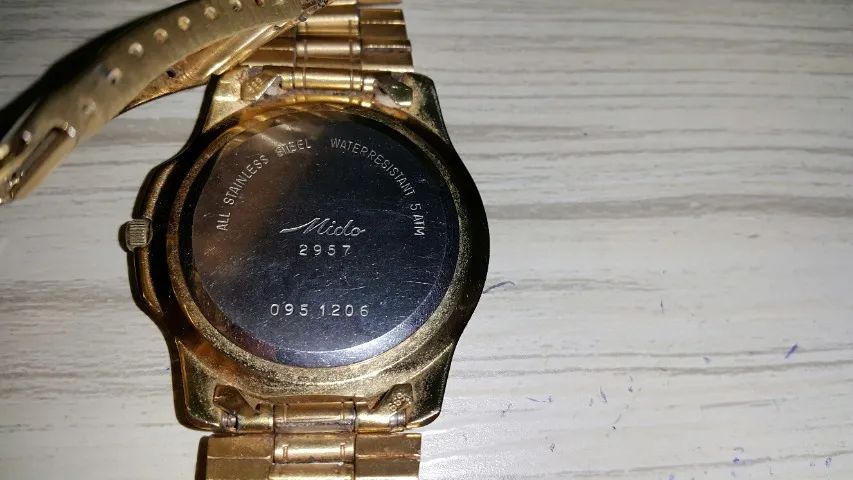 Relógio Mido quartz 50 meters dourado com pulseira original e numeração - Foto 5