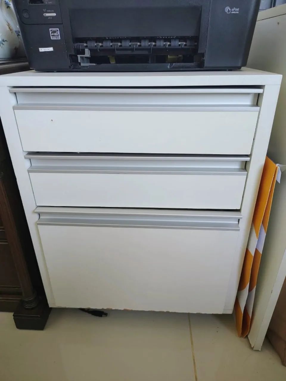 Gaveteiro com 3 Gavetas sendo 1 para pasta suspensa