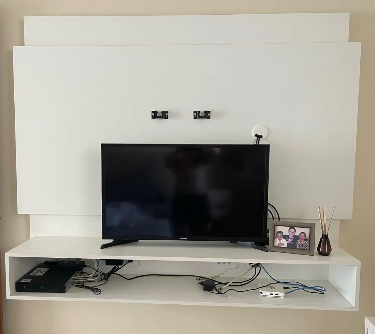 Rack Suspenso com Painel para TV em MDF Branco - Foto 4