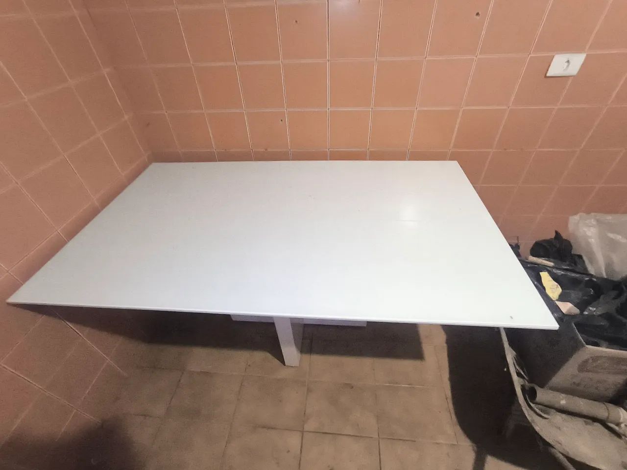Mesa de madeira com tampo de vidro - Foto 3