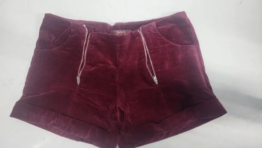 Short / Bermuda social curta em veludo com ziper frontal Tam: 38