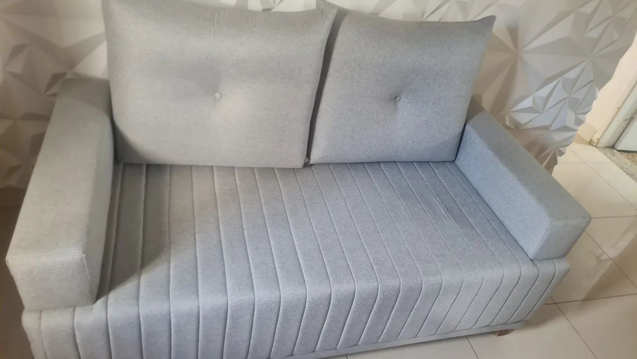 VENDO LINDO SOFÁ  COM 150 DE COMPRIMENTO, MARCA LARSHOPPING COR CINZA , 6 MESES DE USO - Foto 2