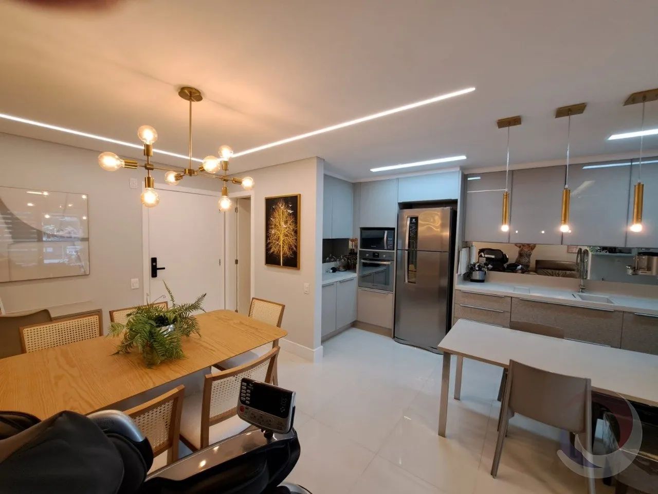 Apartamento de 101m² com 2 suítes na Agronômica - Foto 4