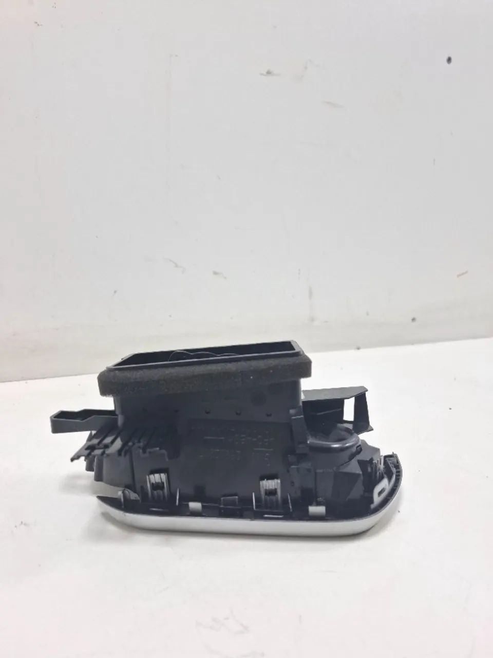 Difusor De Ar Condicionado Esquerdo Chevrolet Tracker 21/22 - Foto 3