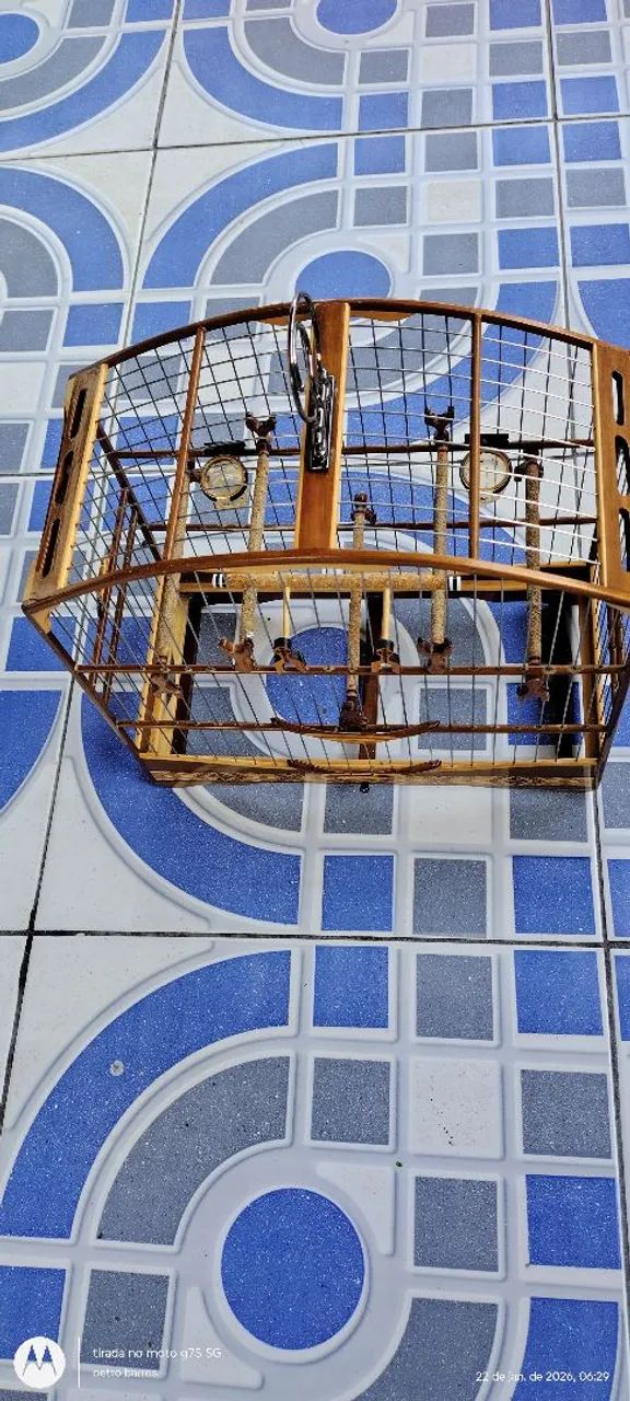 Vendo gaiola fundo removível usada porém bem conservada 