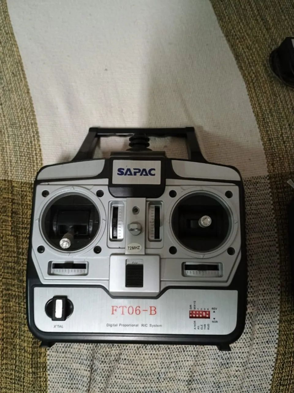 Rádio Aeromodelo (com receptor) - Foto 2