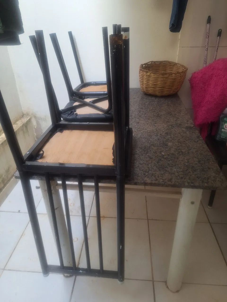 Mesa de mármore 4 cadeiras 
