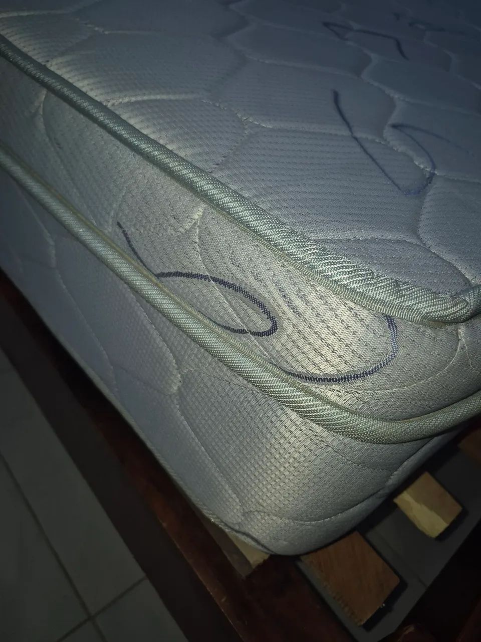 Cama em madeira com colchão  - Foto 5