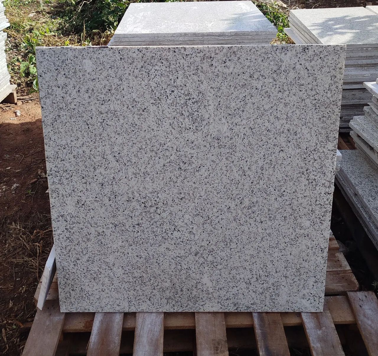 PISO PEDRA DE GRANITO  90X90