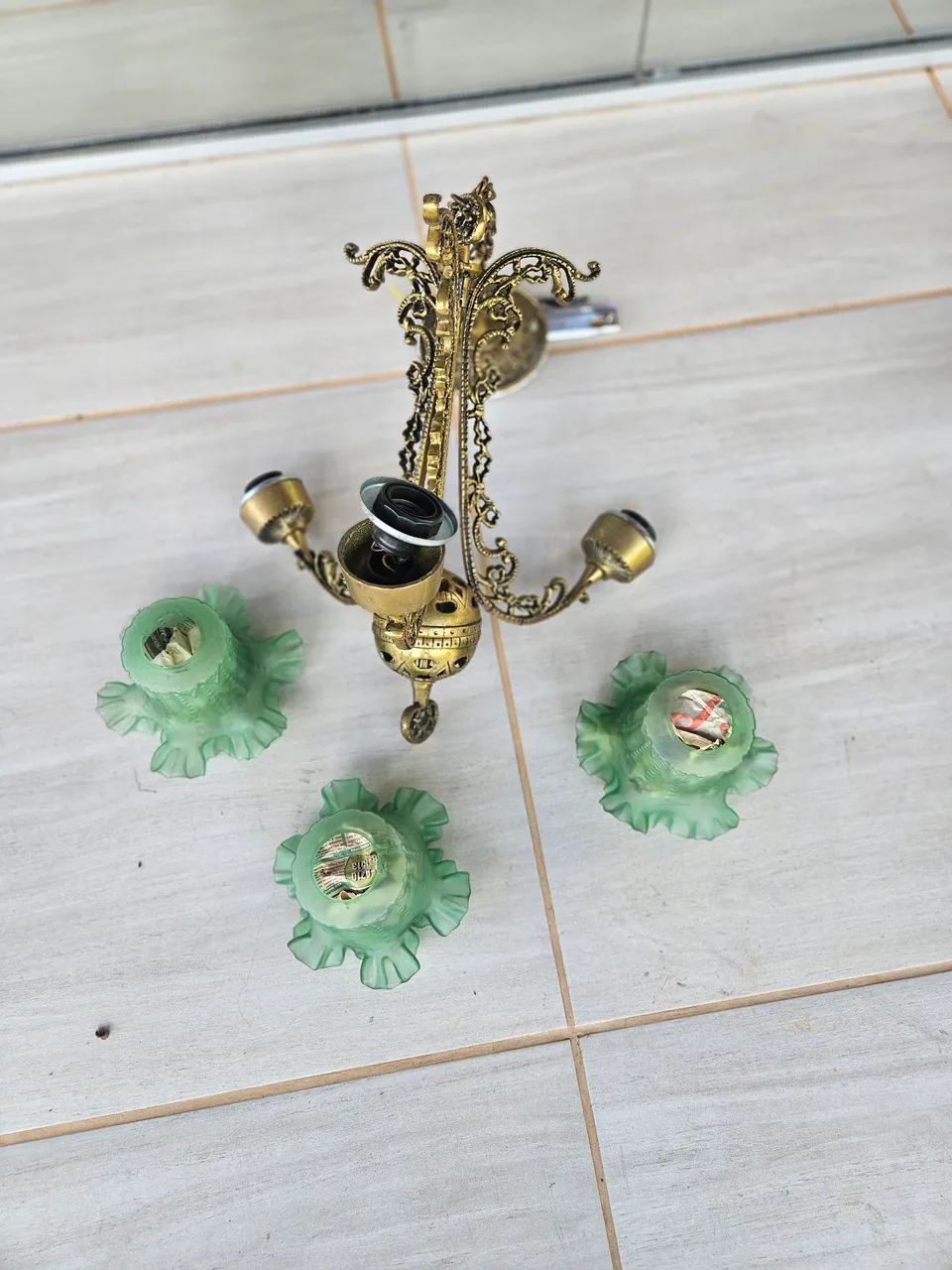 Lustre colonial de bronze